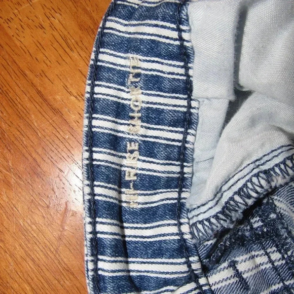 AMERICAN EAGLE Stretch Hi-Rise Shortie Railroad Hickory Stripe Shorts Size 8 - Picture 4 of 5